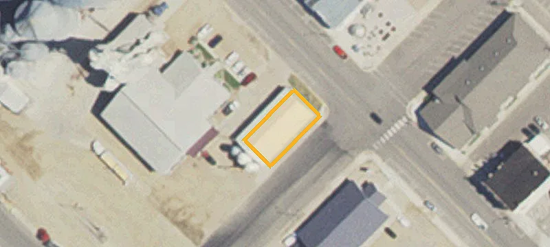 202 1st W St