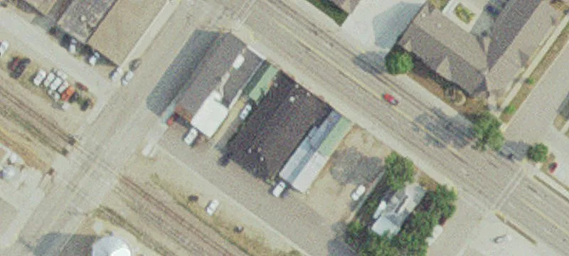 110 1st E St