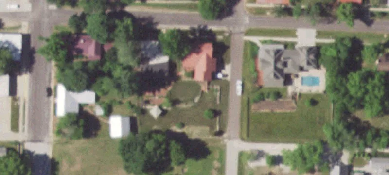 305 2nd St