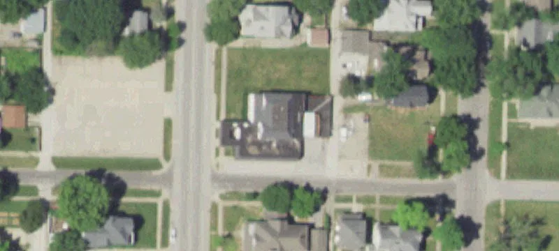 320 Williams St