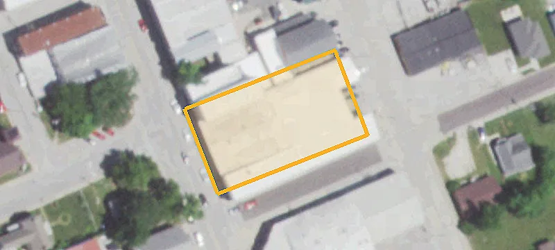 560 Main St