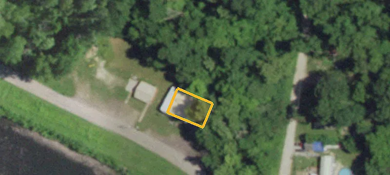 595 Lakeshore Dr