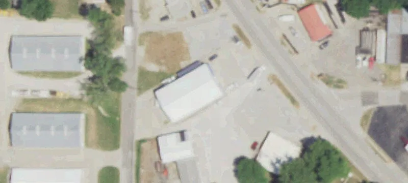 1306 Commercial St