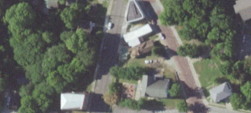 320 Broadway St