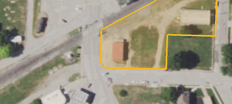 2121 Main St