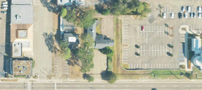 890 Lakeland Dr