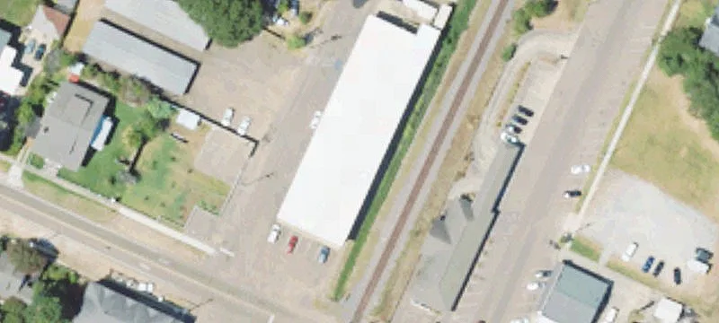 102 Railroad N Ave