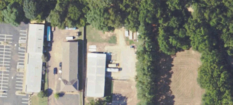 1096 1000th Oaks Dr