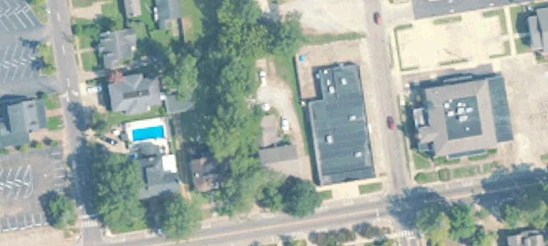 817 College St