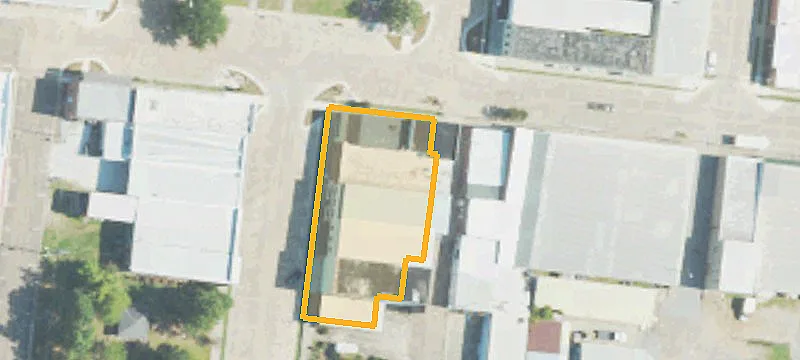 305 Main St