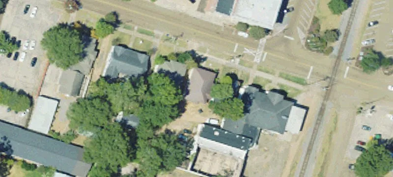 105 Chickasaw St