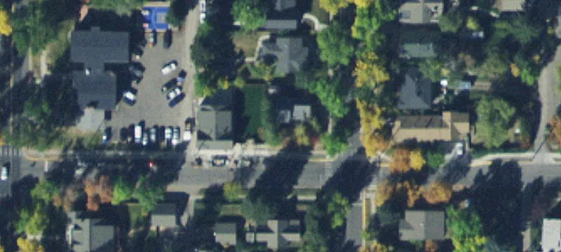 11 College St