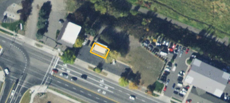 1325 Main St