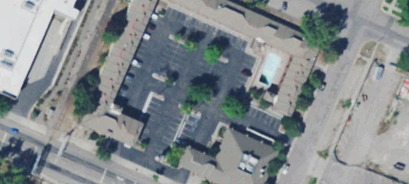 700 Broadway St