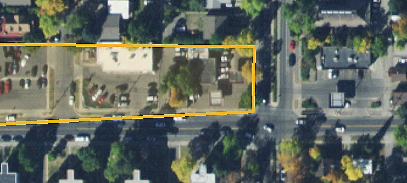 809 College St