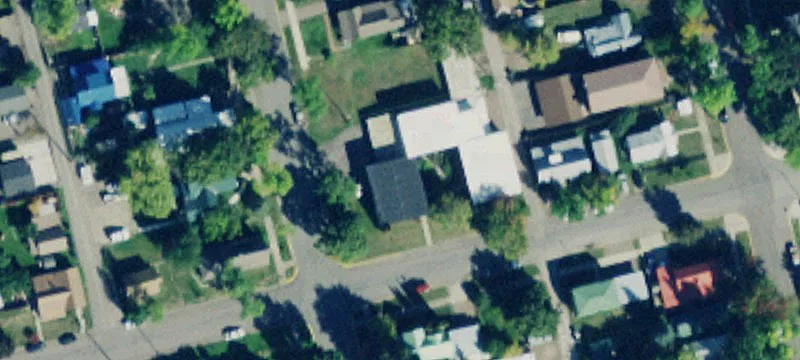 635 6th W St