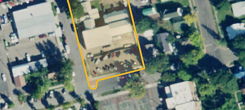 33 2nd E Ave