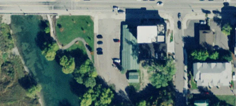 121 2nd E St