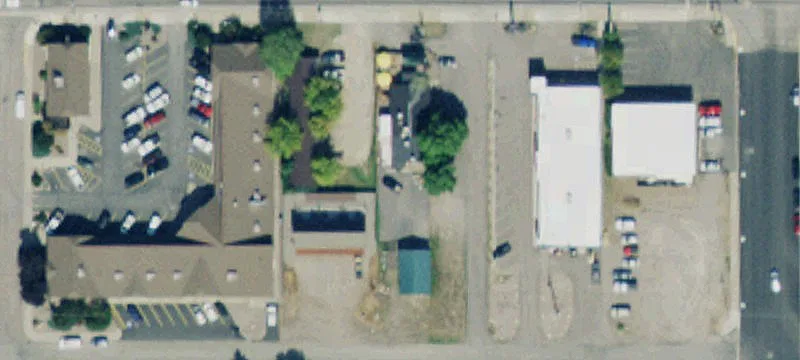 700 9th W St