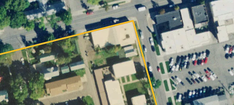 302 2nd W St