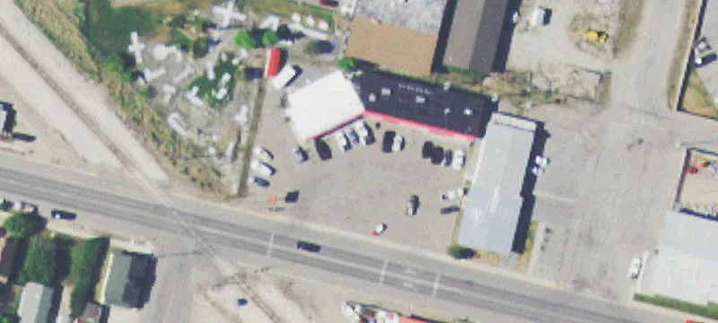 906 Commercial Ave