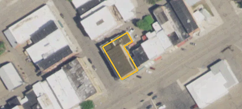 913 Main St