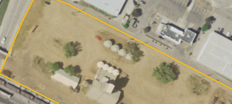 527 Railroad N Aly