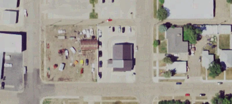 216 2nd E Ave