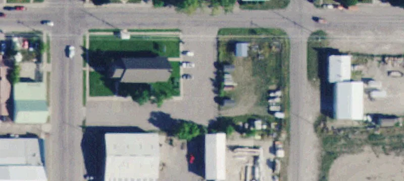 701 1st E St