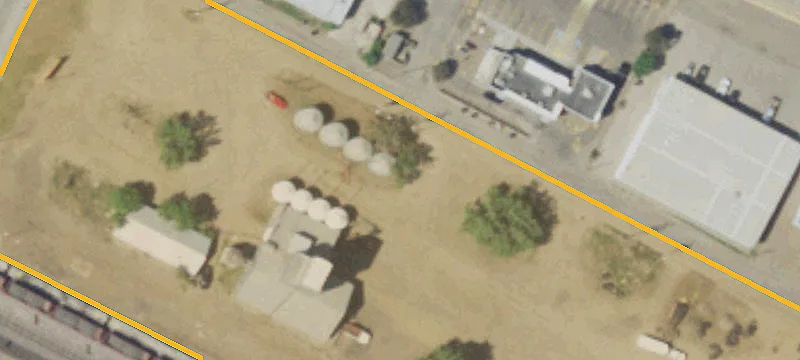 513 Railroad N Aly