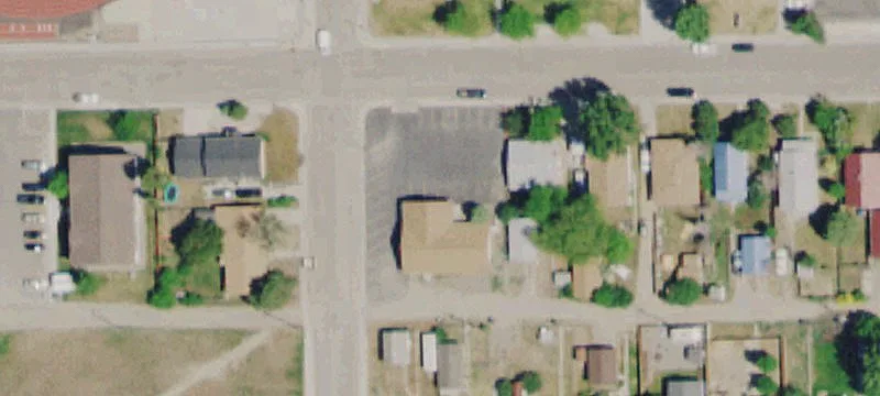 636 5th W St