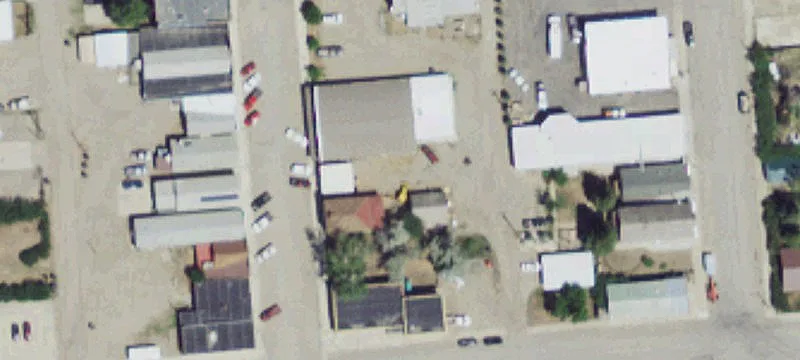 33 1st E St