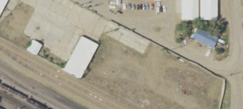133 Railroad N Aly
