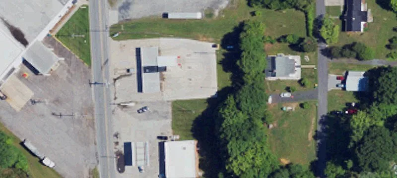 305 Henry St