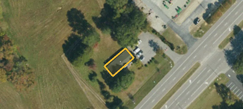 2136 Main St