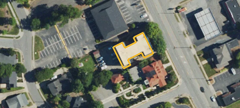 1011 Main St