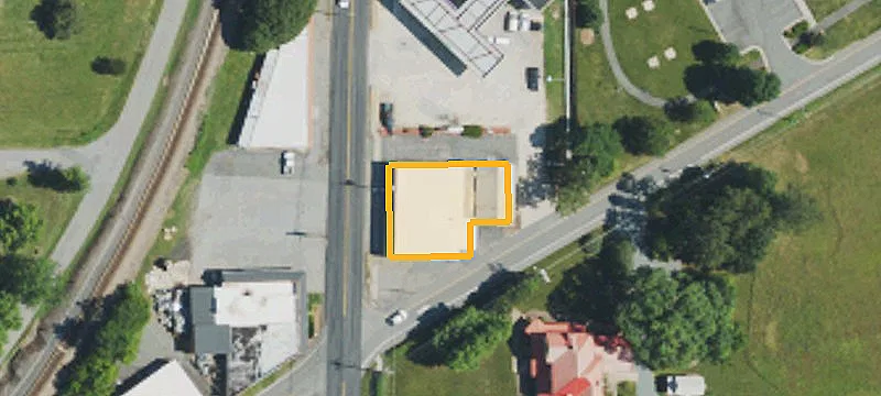 5095 Main St
