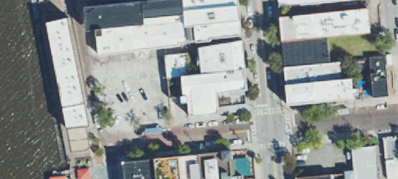 28 Frnt St