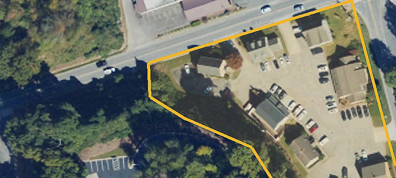 18 Colonial Sq
