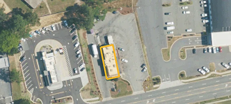 1437 Main St