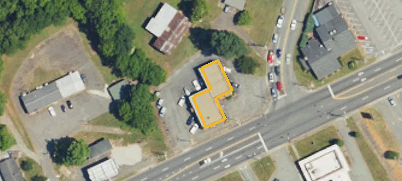 2589 Main St