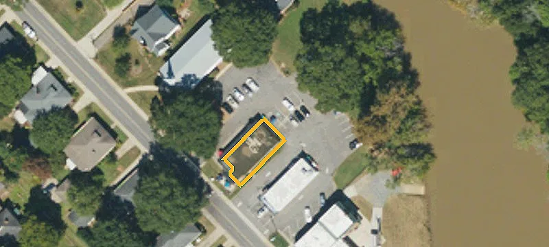 137 8th Ave