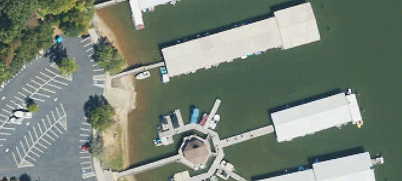 220 Commodore Ct