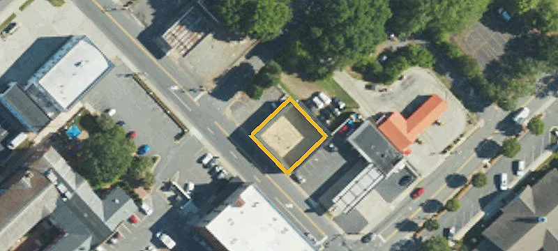 16 Church NE St