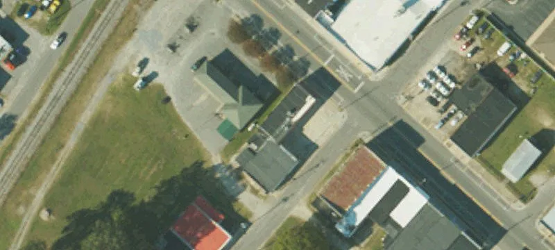498 Queen St