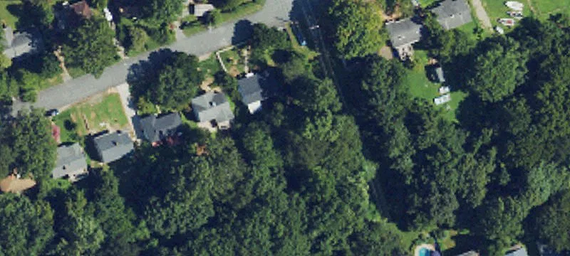 1102 Crestwood Dr