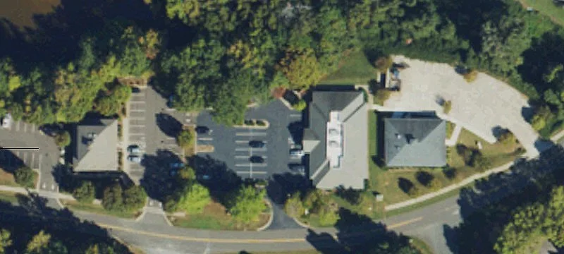 405 Meadowlands Dr
