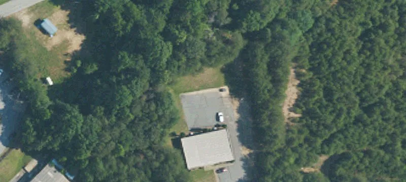 136 Commercial Dr