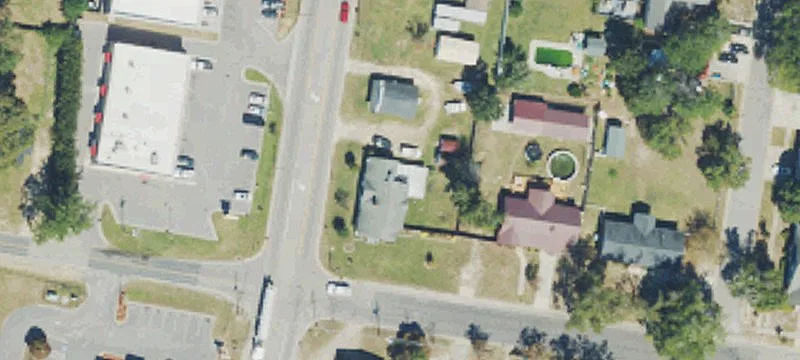 422 Mclean St