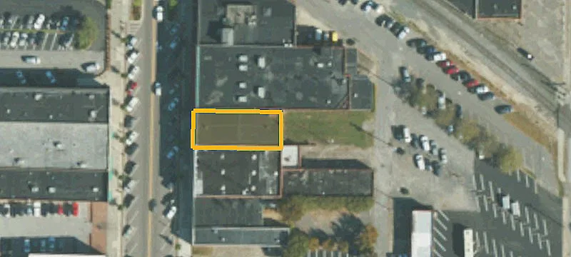 323 Queen St